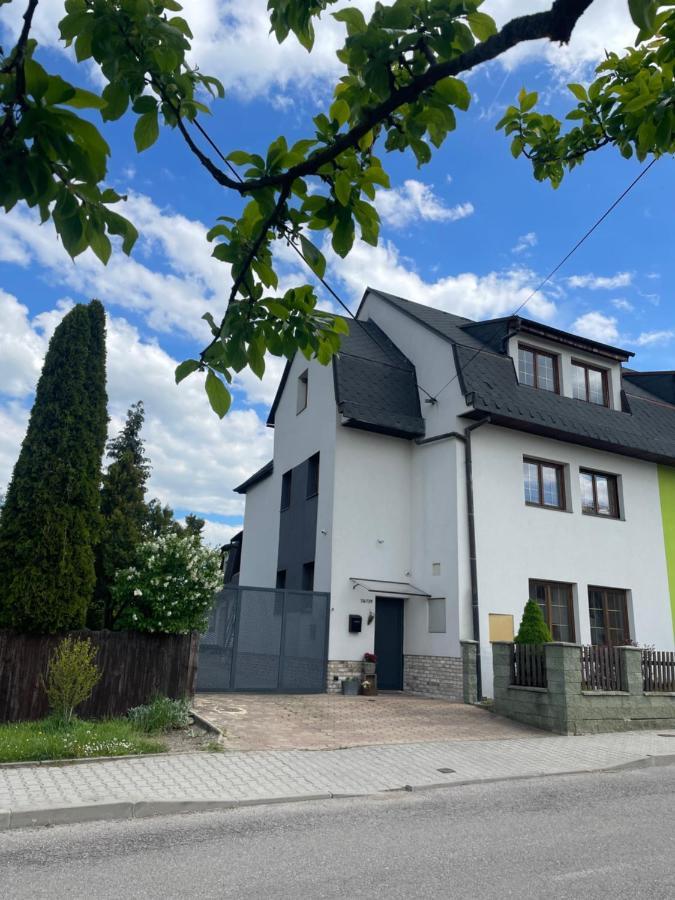 Apartment Dubnica Prejta 3 Dubnica nad Váhom Extérieur photo